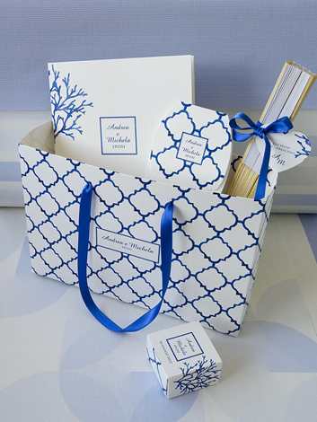wedding bag con decoro mediterraneo, contenente libretto, portafazzoletto, ventaglio e scatolina per il riso