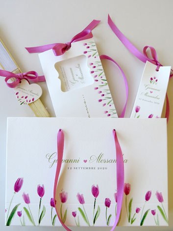 Wedding bag Tulipani con scatolina portaconfetti, partecipazione matrimonio e ventaglio